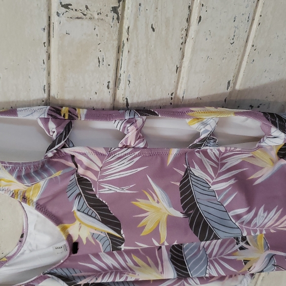 Volcom Don’t Leaf Faded Mauve one piece cutout swimsuit size L - Picture 3 of 3